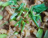Hình bước làm 2 của món Bánh đa xào thịt