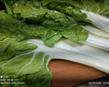 Foto del paso 3 de la receta: Hojas y tallos de acelgas rellenos