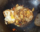Foto langkah ke 2 dari resep Telur Ceplok Kecap Pedas.