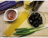 Hình bước làm 1 của món Pasta vẹm xanh