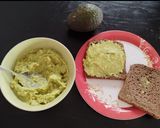 A picture of step 4 of Avocado tosast.