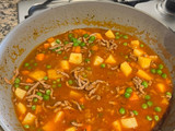 Fideos guisados con carne y verduras
