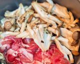 （菇王松露醬油）豬梅花豆皮紅薯筑前煮的食譜步驟3照片