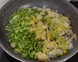 Foto del paso 3 de la receta: Cazuela de fideos con almejas