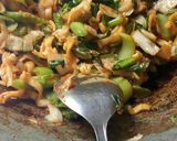 Foto langkah ke 5 dari resep ¹⁰⁷ Mie Goreng Sayur.