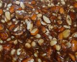 मिक्स ड्राई फ्रूट्स चिक्की (mix dry fruit chikki recipe in Hindi) रेसिपी चरण 4 फोटो