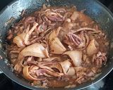 Foto del paso 5 de la receta: Calamares encebollados con setas shimeji