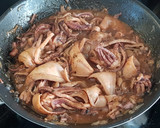 Foto del paso 5 de la receta: Calamares encebollados con setas shimeji