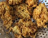 Foto langkah ke 10 dari resep Bakwan mie super renyah.