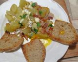 Foto del passaggio 5 della ricetta Patate con uova in padella
