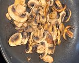 Foto del paso 6 de la receta: Salchichas con mix setas y salsita