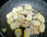 Foto del paso 4 de la receta: Alcachofas con navajuelas en salsa verde