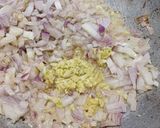 A picture of step 1 of Butter cheese pav bhaji.