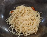 Foto langkah ke 5 dari resep Spaghetti Aglio Olio e peperoncino (versi otentik).