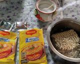 A picture of step 1 of Maggi noodles mix vegetables Chinese Hakka noodles style.