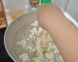 Foto langkah ke 2 dari resep Spagetti Aglio e Olio Topping Udang.