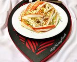 Hình bước làm 2 của món Salad Bắp Cải Thanh Cua Trộn Xốt Mayonnaise