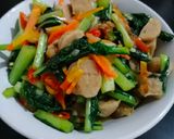 Foto langkah ke 5 dari resep Tumis sawi bakso.