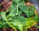 Foto langkah ke 3 dari resep Cah Kailan Sapi Jamur Kuping.