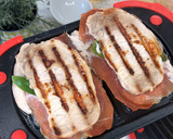 Foto del paso 6 de la receta: Serranitos de lomo, jamón y pimientos en el microondas con Lékué Grill
