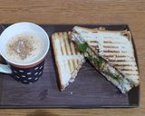 A picture of step 3 of Chicken cheese grilled sandwiches with cappuccino.