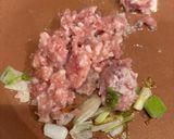 A picture of step 1 of Stir-Fried Bean Sprouts with Luffa Gourd.
