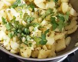 A picture of step 2 of Jeera aloo.