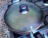 Foto del paso 8 de la receta: Bonito en salsa de dos tipos de cebollas, pimiento y azafrán