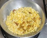 A picture of step 6 of Puffed rice chivda.