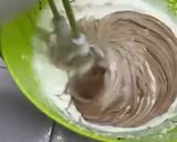 Foto del passaggio 11 della ricetta Torta mousse con cioccolato, panna e fragole