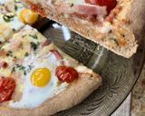Foto del paso 14 de la receta: Pizza 🍕 con base de Espelta Integral mitad bacon-mitad calabacín con huevos de codorniz 🍳