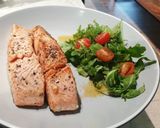 Foto langkah ke 5 dari resep Pan-fried Salmon sederhana, cepat, dan praktis.