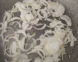 Foto del passaggio 1 della ricetta Pollo alla Stroganoff
