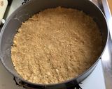 Une image de l'étape 4 de Gâteau de fromage blanc à l ugli et mandarine sur fond biscuité.
