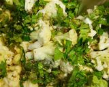 A picture of step 1 of Cauliflower pakoda.
