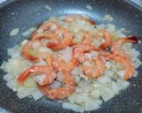 Foto langkah ke 2 dari resep Cah Brokoli Jamur Udang.