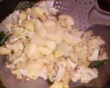 A picture of step 3 of Low calorie healthy style flower and alu ki sabji.