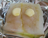 Foto del paso 2 de la receta: Ventresca de bacalao en papillote con salsa de tomate y allioli de bacalao