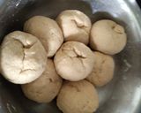 A picture of step 3 of Aloo paratha.