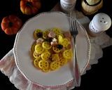 Foto del passaggio 1 della ricetta Pasta fredda alla curcuma con frittata