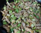 Foto del paso 2 de la receta Revuelto de setas y ajetes