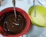 Foto del paso 5 de la receta: Ganache de chocolate negro y blanco para mojar fresas