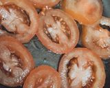 Foto del paso 2 de la receta: “Pizza” con base de tomate y huevo 🤩