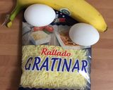 Foto del paso 1 de la receta: Desayuno Banana 🍌 pizza 🍕 (3 ingredientes: 🍌 + 🧀 + 🥚)