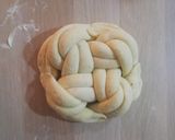 Foto del passaggio 5 della ricetta Corona di pane all'arancia e cannella 🌷