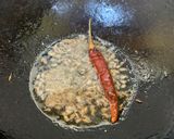 A picture of step 1 of Mushroom Do Pyaaja.