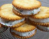 Foto del paso 3 de la receta: 🏆🍪 Alfajorcitos Mundialeros de Rex, Queso Crema y Ciboulette