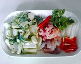 รูปขั้นตอนการทำที่ 1 ของ ยำก้านบล็อคโคลี่กุ้งสด
