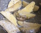 Foto langkah ke 2 dari resep Kentang goreng wedges dg oregano.