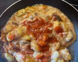 Foto del paso 4 de la receta: Gnocchis con huevos y champiñones en salsa de tomate